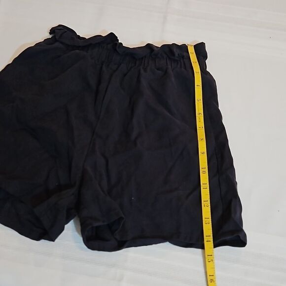 H&M Black paperbag shorts size 2 - Picture 7 of 8